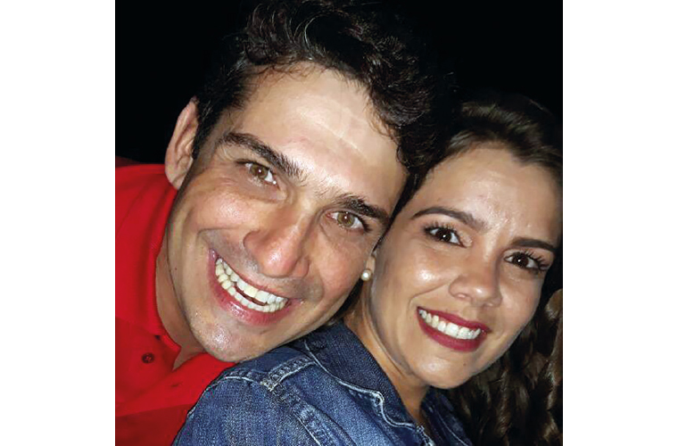 Dia 11 de maio, Adriano Figueiredo, mais conhecido como Chama, reuniu amigos e familiares para comemorar mais um aniversário. Na foto, com a namorada, Cristiane Garcia.