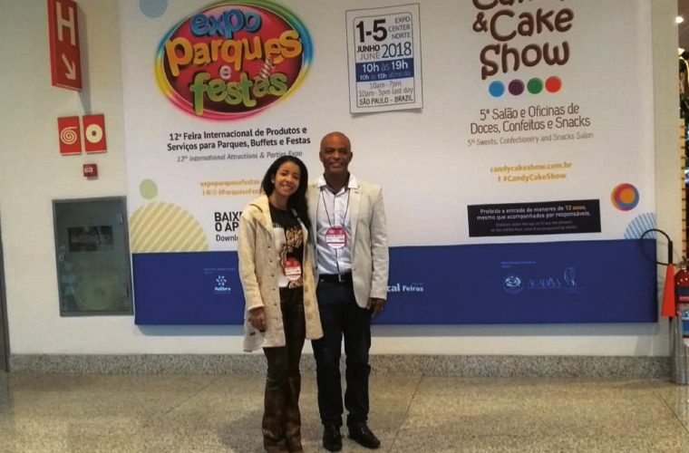 Emerson Gonçalves e sua esposa Liliane Gonçalves, na Expo Parques e Festas, em São Paulo. A dupla sabe da importância de sempre buscar inovações para a Vida Alimentação