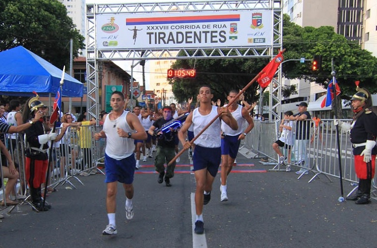 Corrida Cívica de Tiradentes em Natal, RN. (Foto: Elias Medeiros)