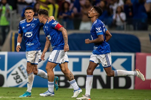 Cruzeiro vai lidando bem com seus “fantasmas”, supera o sufoco e bate o Londrina