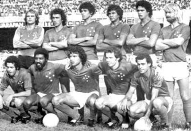 Da esquerda para a direita, Luiz Antônio, Nelinho, Nélio, Zezinho Figueroa, Marquinhos e Mariano; Eduardo Amorim, Mauro Madureira, Roberto César, Alexandre e Joãozinho.