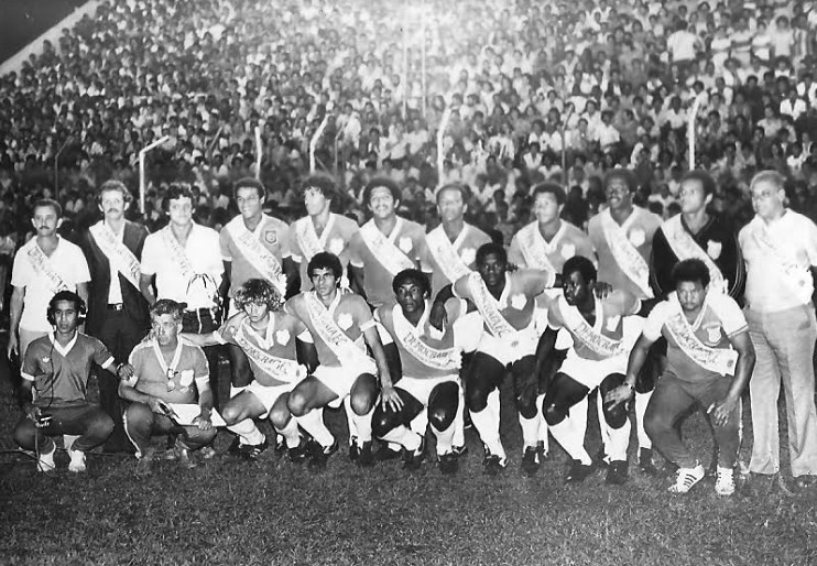 Democrata 1981 - campeão da segunda divisão do Mineiro. Ao final da matéria, veja quem é quem. Foto: arquivo SETE DIAS.