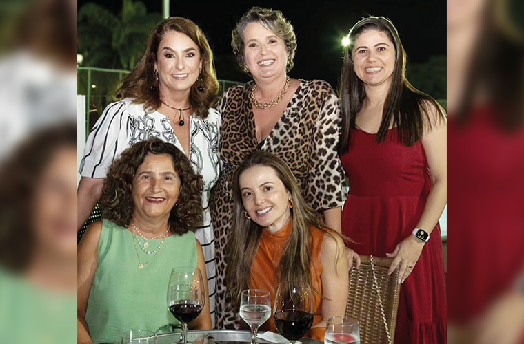 Rosa Maciel com Ana Cláudia Soares, Karla Nery, Luciana França e Mariana Moreira